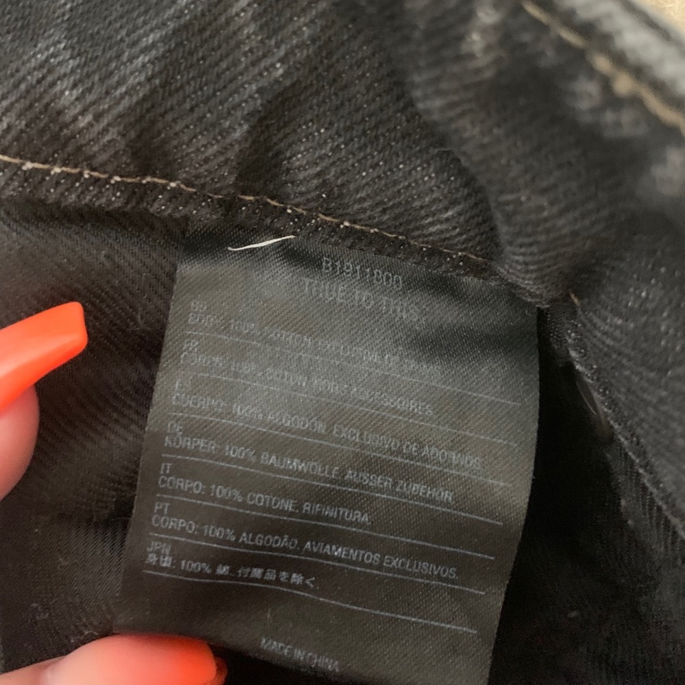 VOLCOM MID RISE BLACK DENIM SHORTS🖤🦋 - Picture 5 of 6